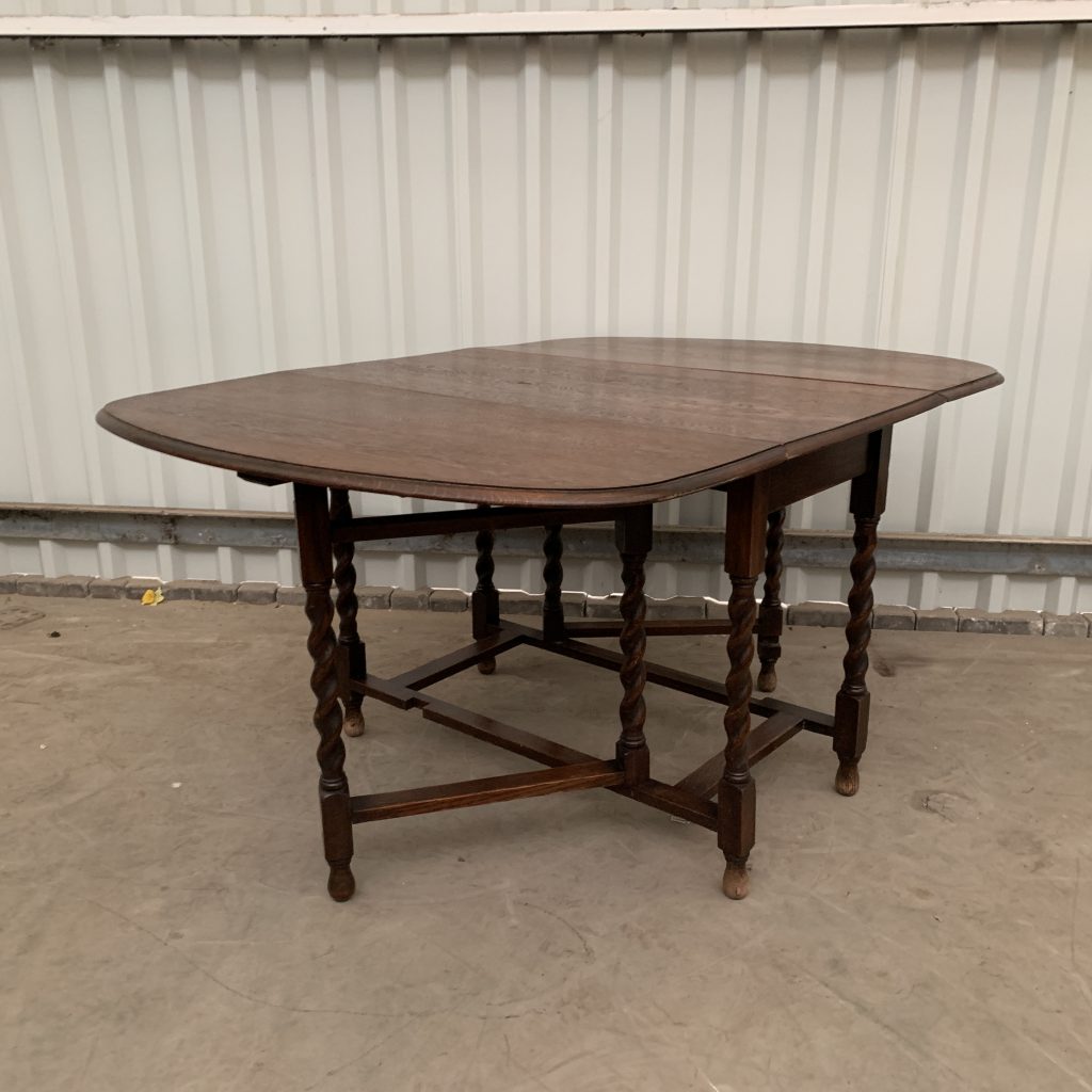 Antieke Tafel Sidetable Hangoortafel kringloop